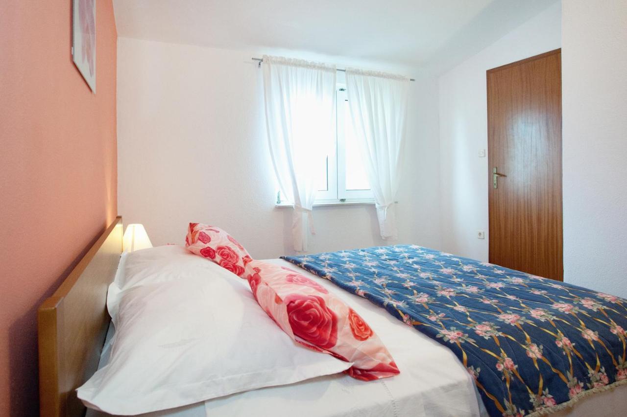 Apartments By The Sea Rastici, Ciovo - 2104 Trogir Exterior photo