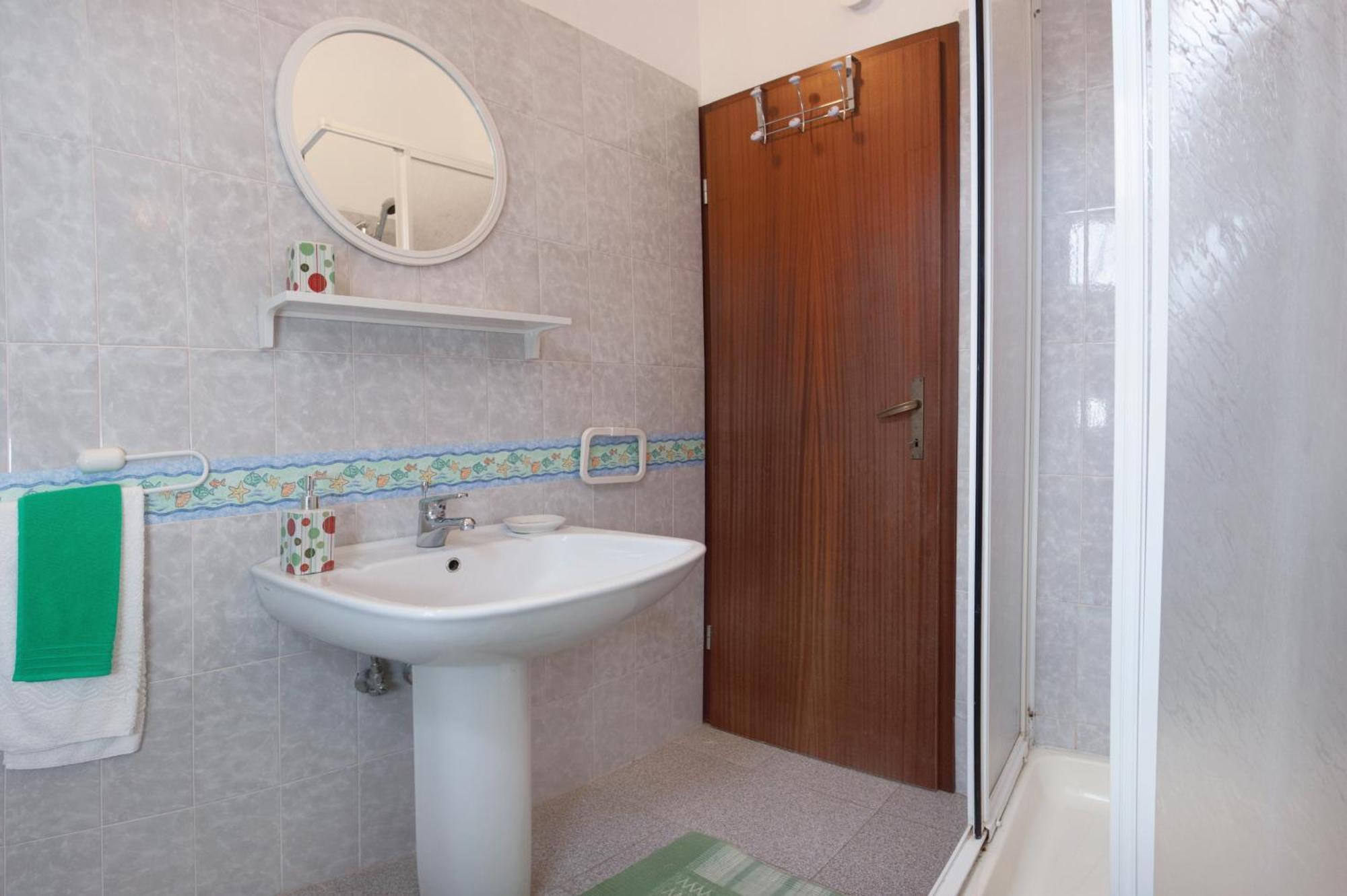 Apartments By The Sea Rastici, Ciovo - 2104 Trogir Room photo